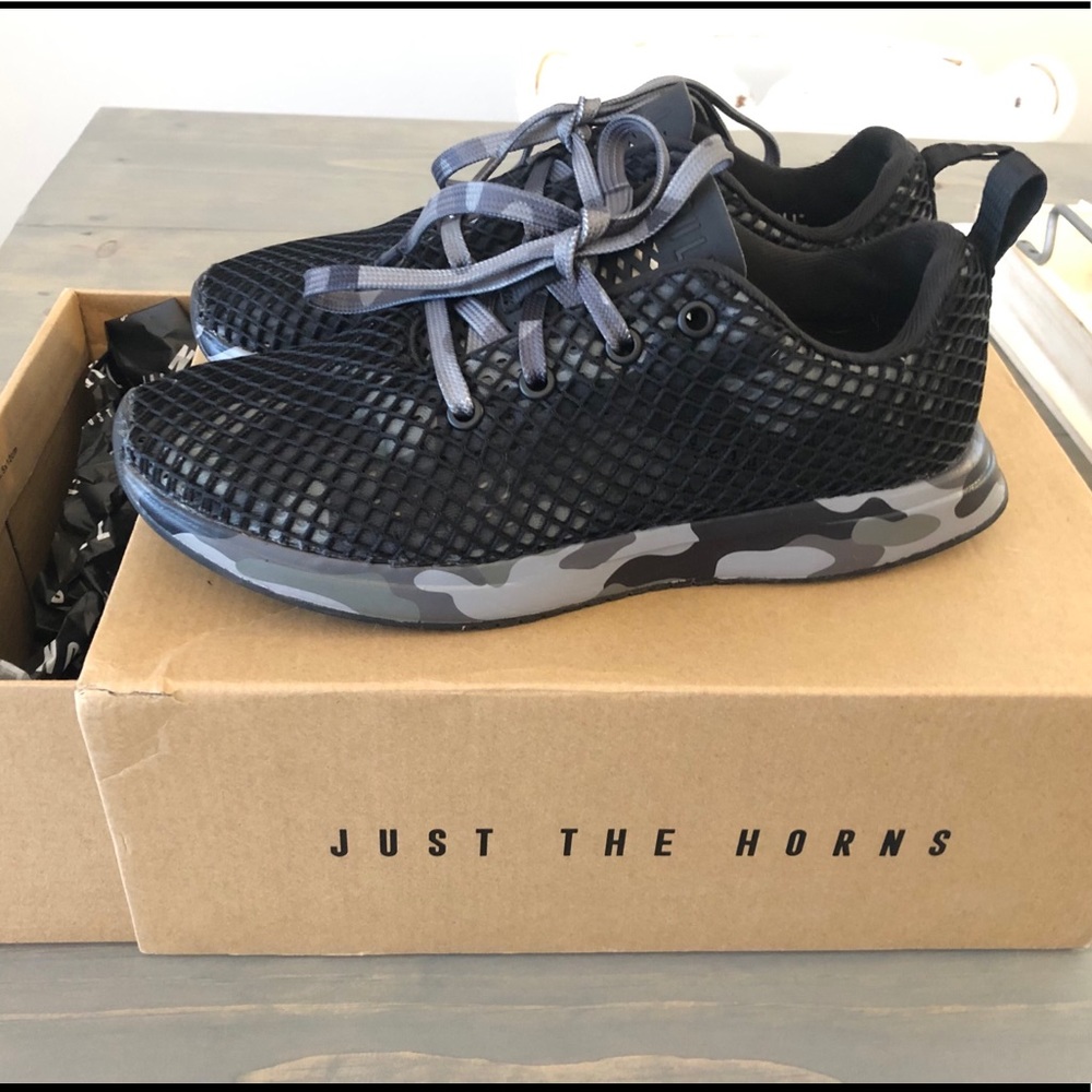 Black Camo Mesh Runner(Women’s) Size 8